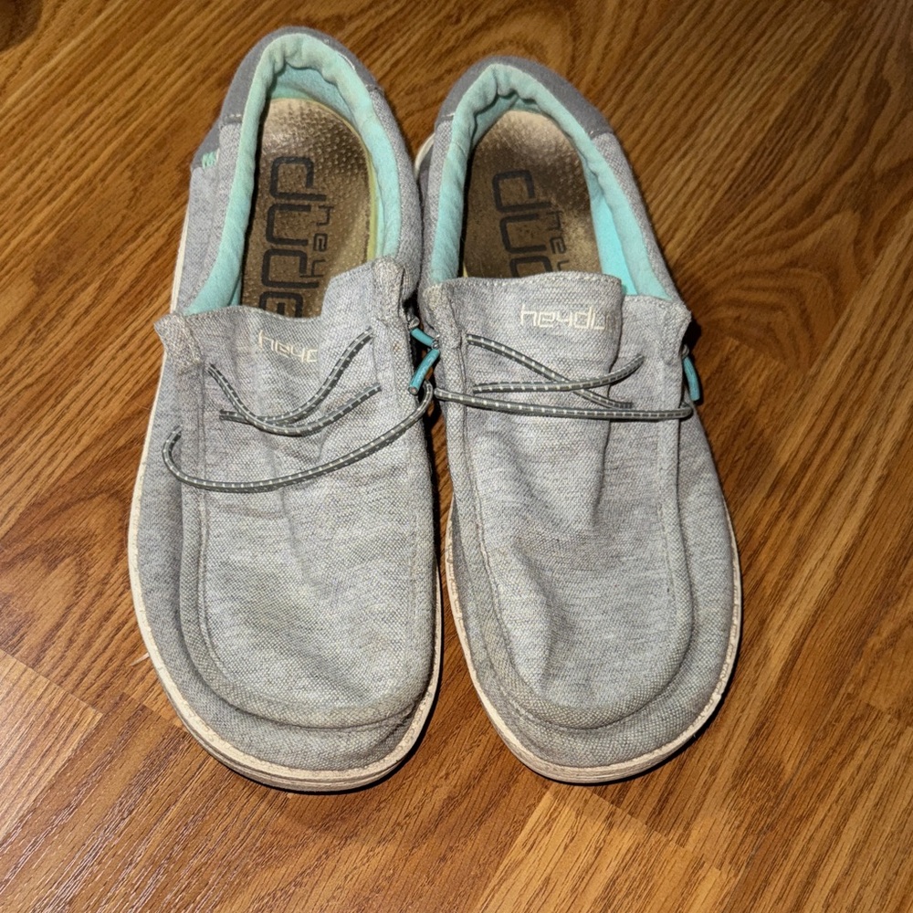 Hey Dude Youth size 6